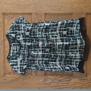 Simply Vera by Vera Wang Black White and Pink "Northern Escape " Cap Sleeve Top